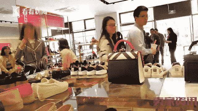 前门买后门还，记者实拍“网红店”假排队