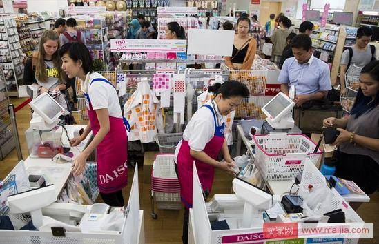 日本破产渔夫开了个“名创优品十元店”，逆袭成了亿万富翁