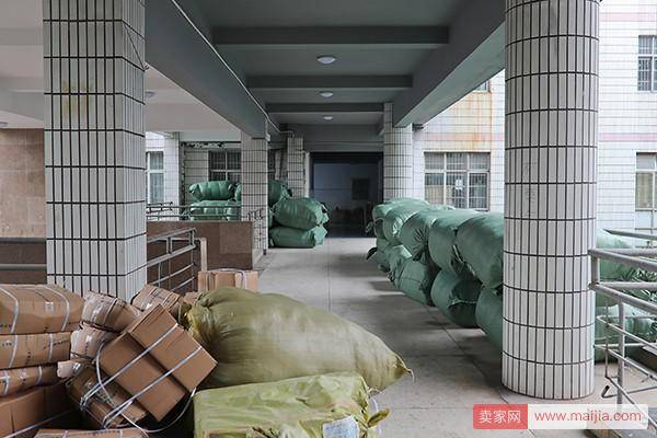 他选择了传说中“淘宝大学”，毕业季暴收百万