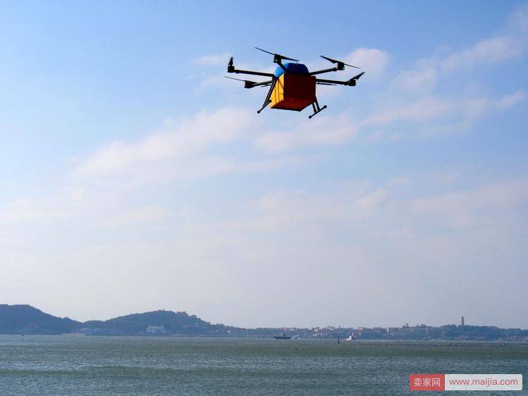 仅9分钟！国内首次无人机群组跨海快递飞行成功