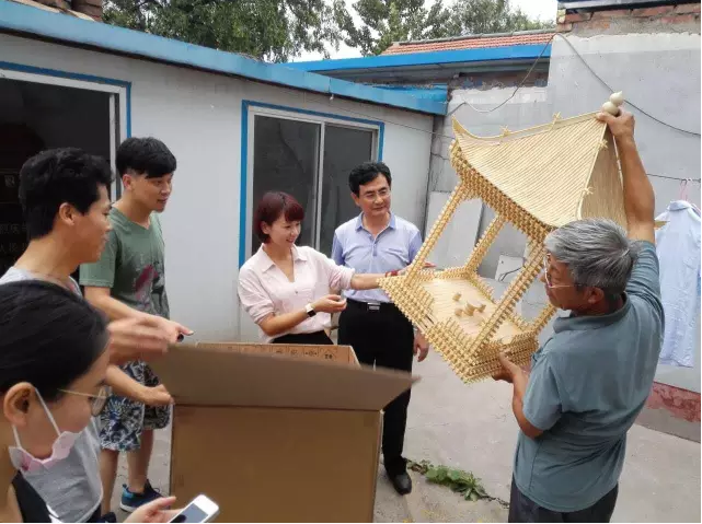 七仙女遇到互联网:打工仔变身草柳编大王